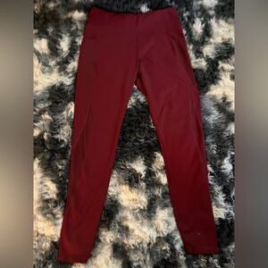 Old Navy: Women Elevate Leggings Go Dry